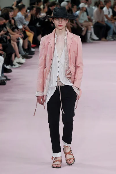 Look 19